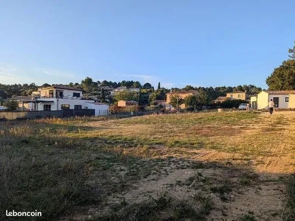 Terrain 553 m² constructible PàP