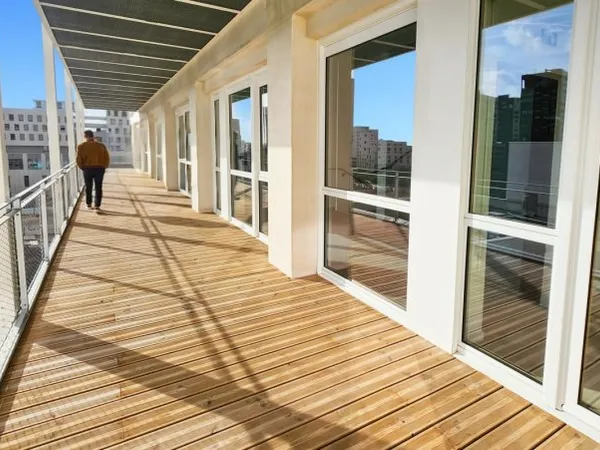 Immeuble neuf tout service à louer