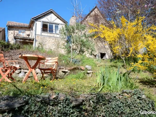 Maison + 2 gîtes exploitables - 4 ha - Vue panoramique - Proche Najac