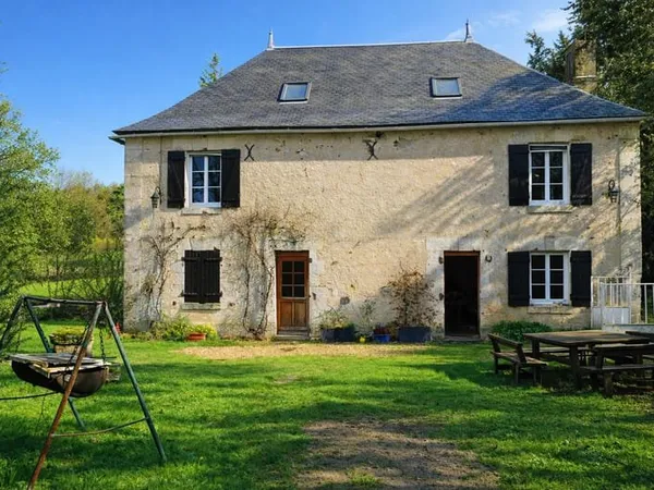 CHARMANT MOULIN DU XVII° SUR 1300M2 - Le Petit Pressigny