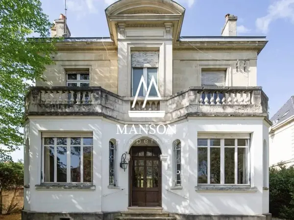 Maison 8 pièces 250 m²