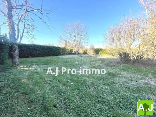 Terrain 660 m²