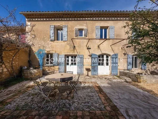 Dept (84) - À vendre à Robion - Mas de hameau + appartement