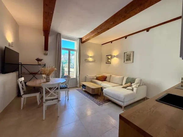 Charmant 3 pièces rénové au coeur d'Antibes