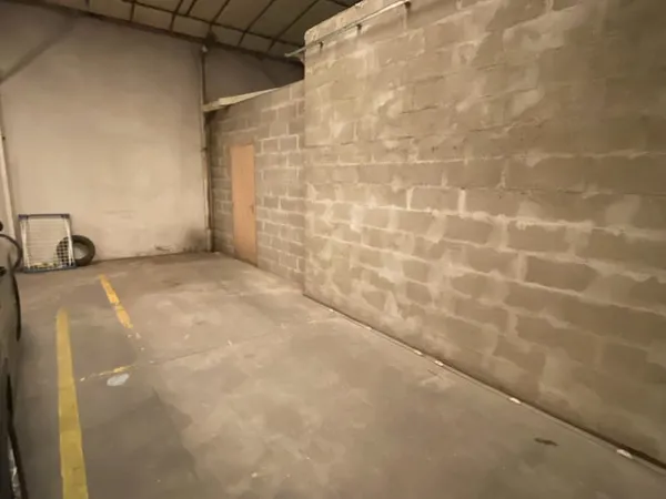 Place de parking + box de rangement