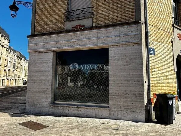 Local commercial 1 pièce 75 m²