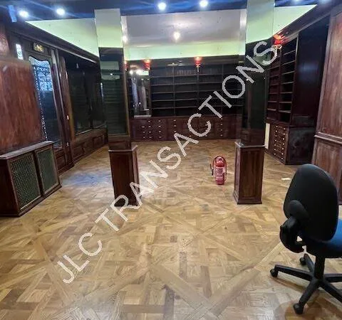 Boutique 2 pièces 119 m²