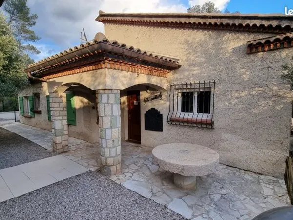 Villa F5+F2 avec piscine couverte, climatisation, pompe à chaleur