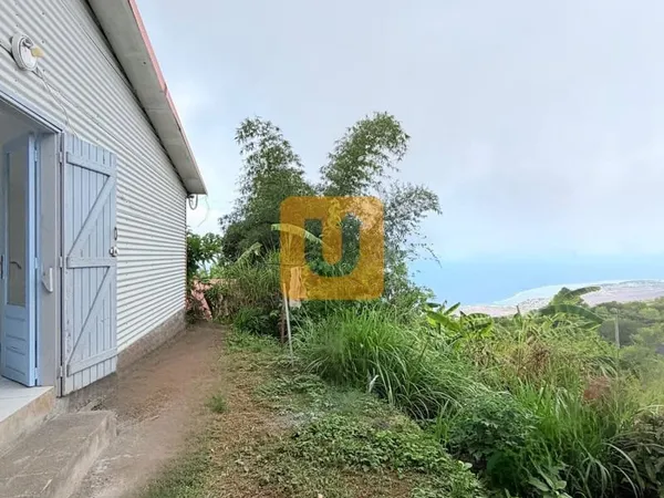MAISON F3 A TROIS BASSINS AU SEIN D'UN SECTEUR CALME