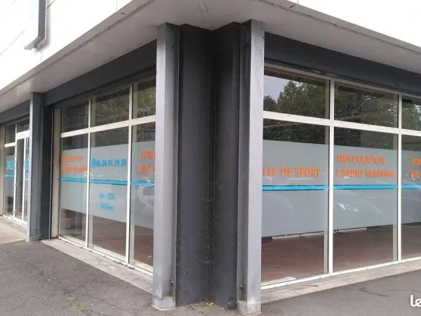 Local commercial 380 m²