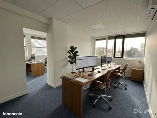 Bureau à louer de 35 m2 (2 pièces) climatisé, avec domiciliation