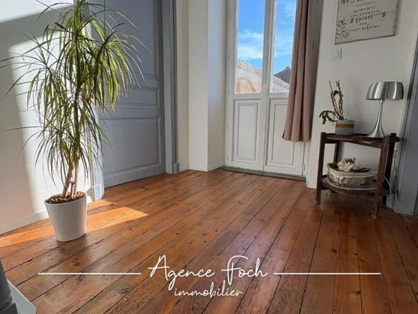 Maison 7 pièces 240 m²