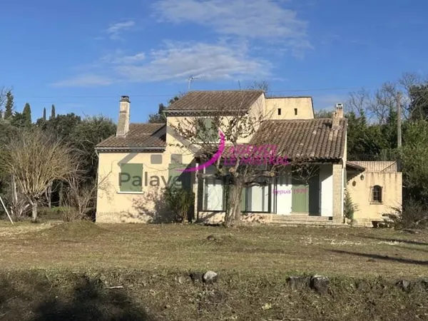 LORIOL DU COMTAT VILLA SPACIEUSE SUR UN TERRAIN DE 1.3 HA