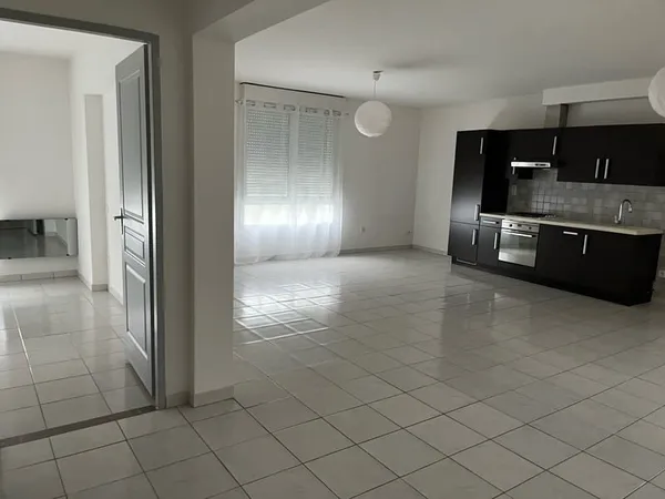 À louer, appartement spacieux de 94m2