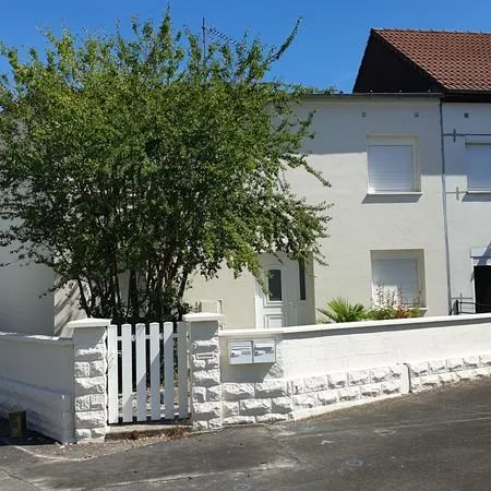 Saint Jean de Braye Pavillon 90m2 4 Pièces F3Bis avec terrasse et jardins
