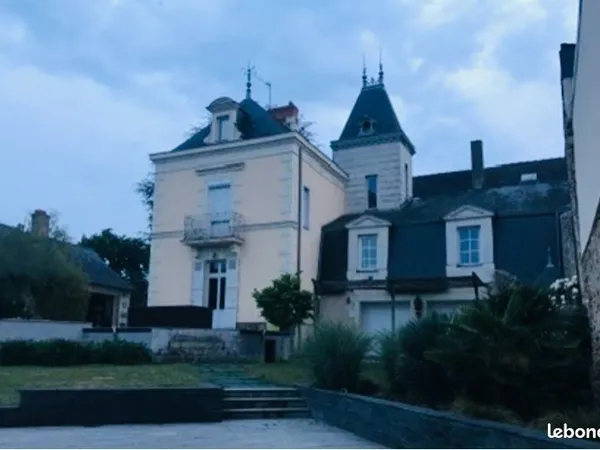 Belle demeure avec piscine dans jardin 1000m2