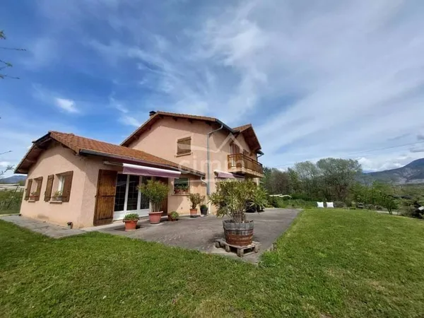 Maison 8 pièces 224 m²