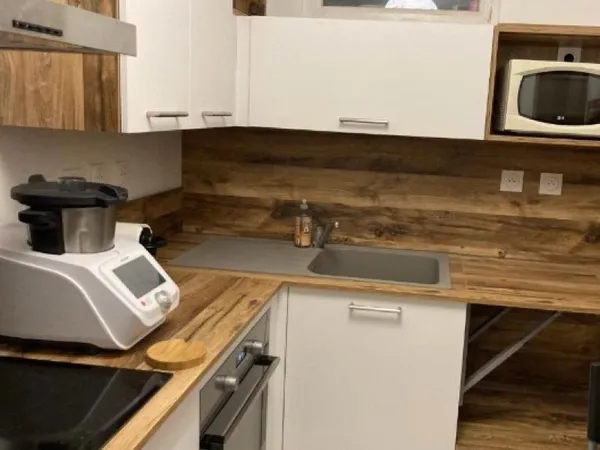 Maison rénovée avec extérieur - 2 chambres - proche commodités