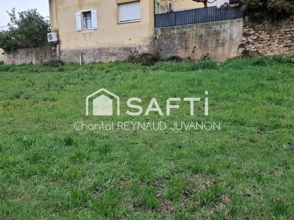Parcelle constructible de 358 m², exposition Sud/Est