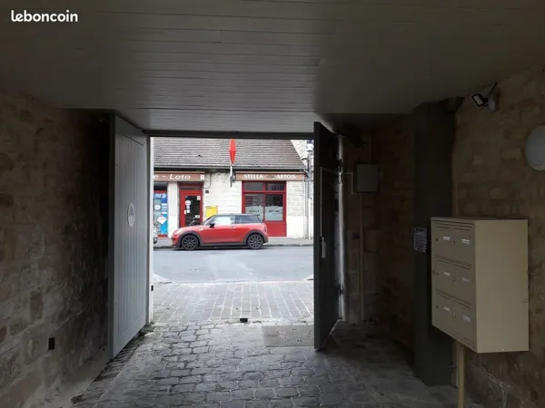 Place de parking fermée et sécurisée-Centre-ville de Gouvieux
