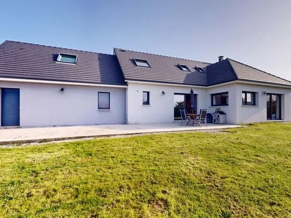 Saint-Martin-du-Bec - Maison familiale récente avec beaux volumes