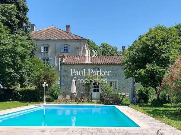 AGEN rive gauche, Charmant Domaine 775 m², Dépendances, Chapelle, terres irriguées 17ha