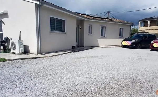 Maison contemporaine excellent état au sein d'un lotissement calme.