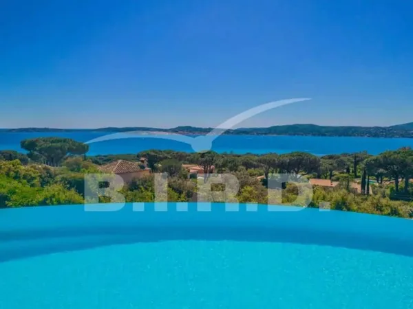 GRIMAUD MAGNIFIQUE VILLA VUE MER PANORAMIQUE PISCINE