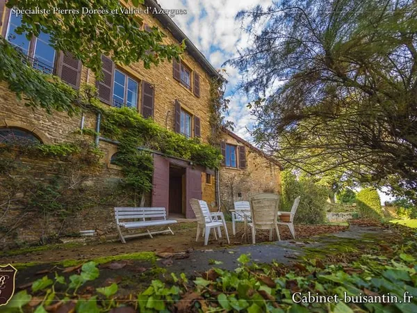 Propriété en pierres au coeur du village, Authenticité et ch