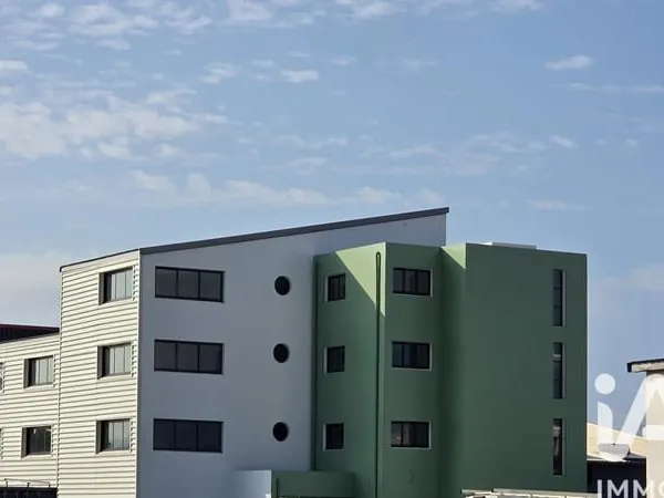 Bâtiment 1040 m²