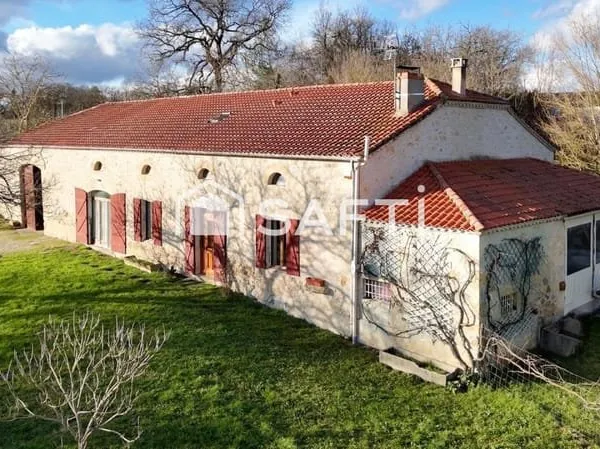 Maison spacieuse 6 pièces de 218 m² avec grand terrain de 7800 m² - Idéale pour famille ou projet d'