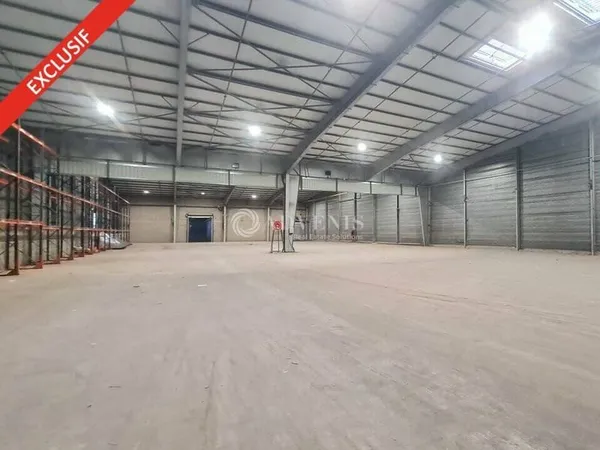 Entrepôt 2765 m²