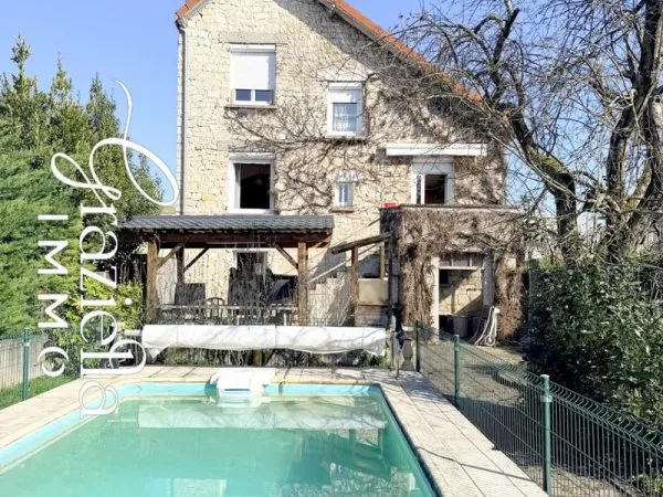 Maison en pierre avec piscine quartier des lycées