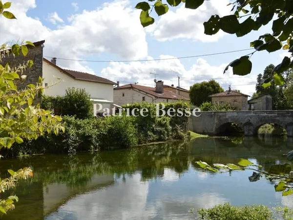 En Haute-Marne, dans la vallée de la Blaise, une maison de vacances au bord de l'eau.