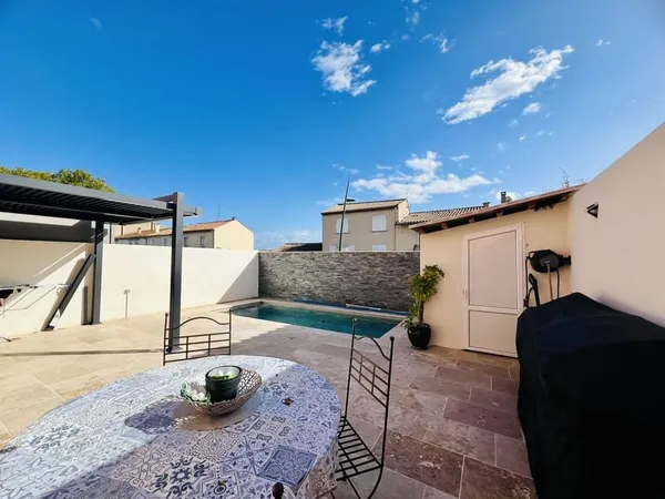 Vente villa T6 avec studio et piscine
