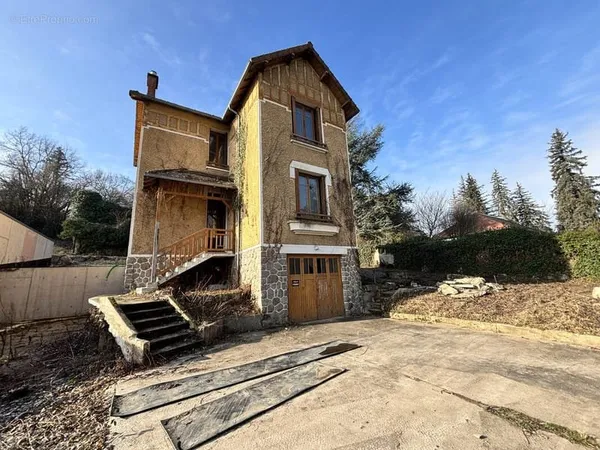 LRM4666 - Bellerive/Allier MAISON de Ville à rénover entièrement