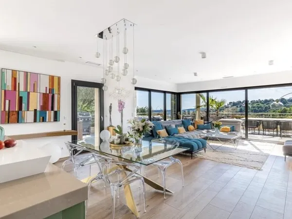 Nice, appartement villa de 5 pièces avec vaste terrasse vue mer