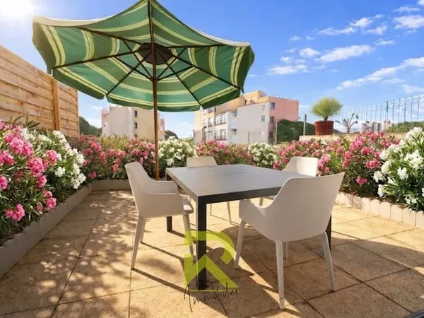 T2 en rez-de-jardin avec grande terrasse et parking