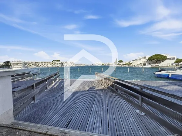 PORT CAMARGUE - MARINA DE 3 PIÈCES + TERRASSE + APPONTEMENT + PARKING