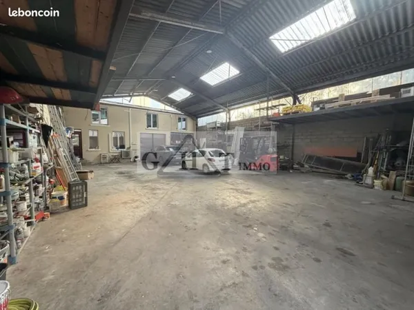 Local industriel 345 m²