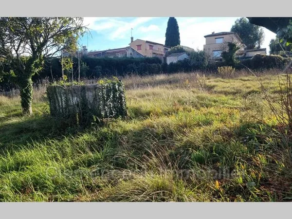Terrain 680 m²