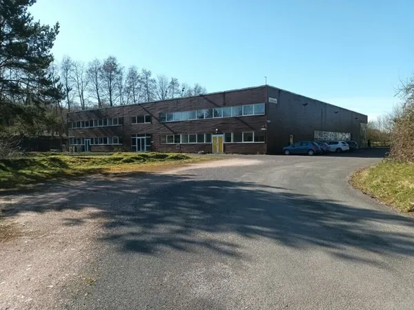 Local industriel 2402 m²