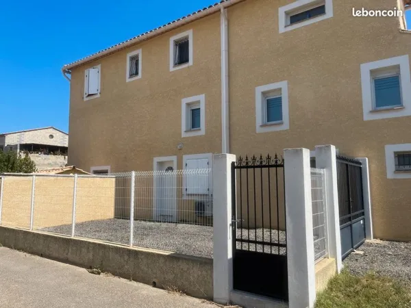 Local Bureau 35 m² avec extérieur cloturé FOURQUES ARLES