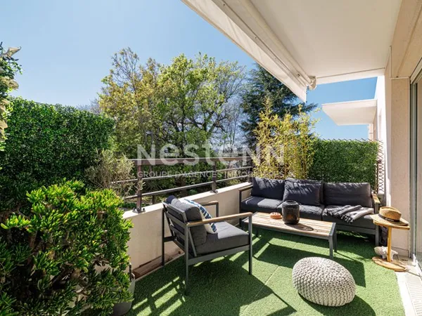 A VENDRE - 3 PIECES - NICE CORNICHE FLEURIE - TERRASSE D'ANGLE 22 m² - DERNIER ÉTAGE - PISCINE & PAR