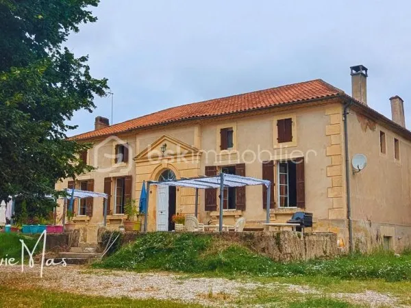 Maison 8 pièces 264 m²