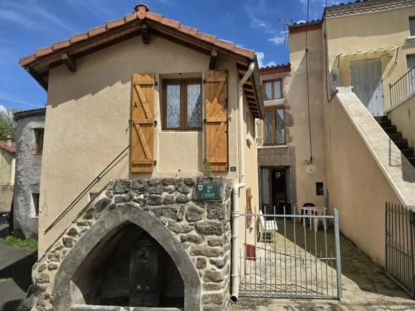 JOLIE MAISON DE VILLAGE DE CARACTERE