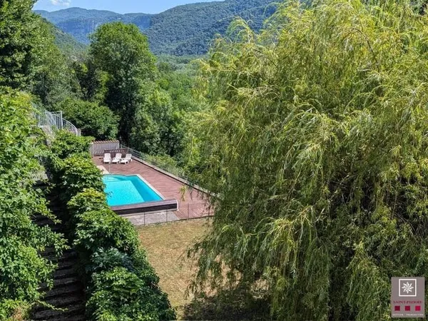 Maison 10 pièces 340 m²