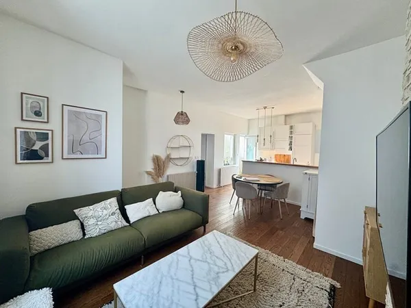 Maison de ville de 78m2 avec terrasse et garage - Bas Cenon/Bord
