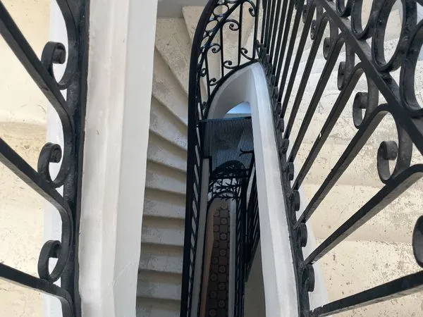 APPARTEMENT rénové à neuf au cachet ancien BORDEAUX CENTRE