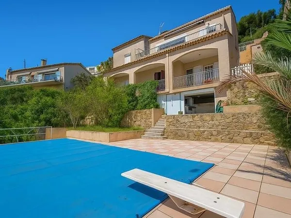 Villa avec vue mer d'exception, piscine et âme méditerranéenne